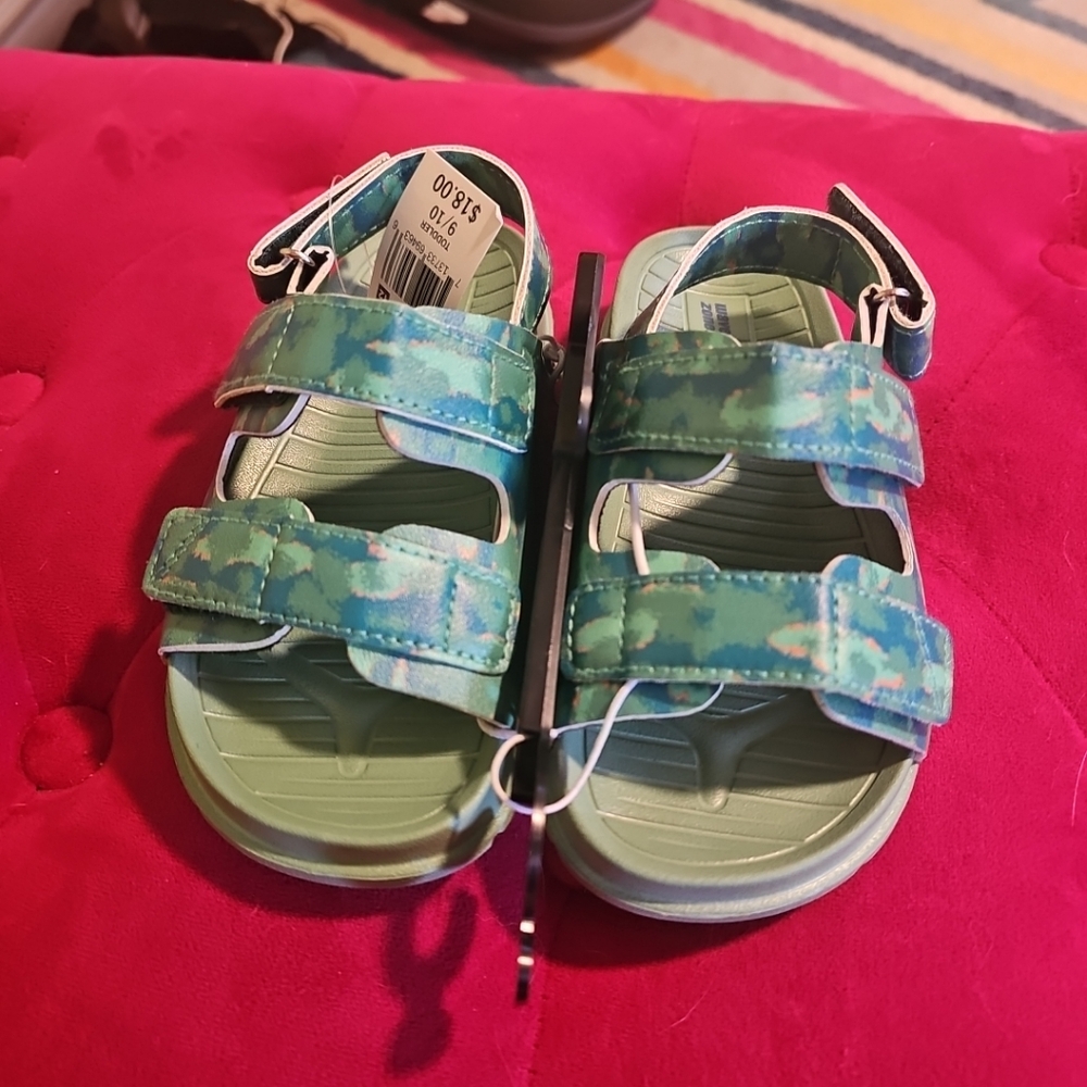 NWT Wave Zone Green Double Camo Sandals Toddler Size 9/10 Boy Or Girl